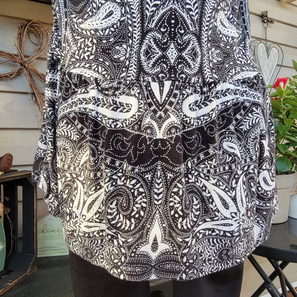 LOFT ♡ Gorgeous Black 'n White Paisley V Neck Babydoll Sleeveless Blouse XS|S/M - Picture 13 of 15